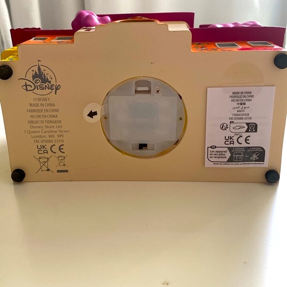 DISNEY PARKS ENCANTO SCULPTED CASA
MADRIGAL LIGHT-UP FIGURE NEW. - Picture 9 of 10